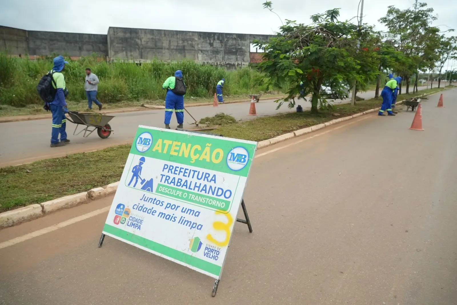 Limpeza, roço e manutenção avançam em diversas regiões de PVH durante a semana