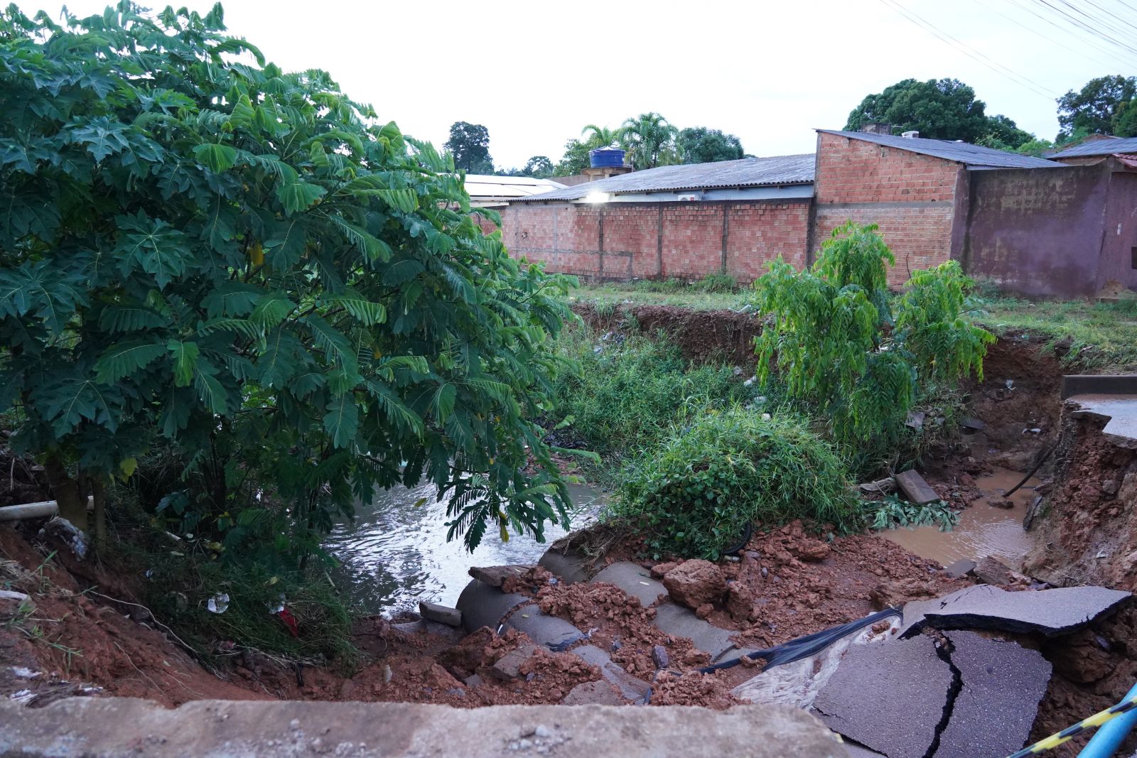 Local foi interditado parcialmente para garantir a segurança dos motoristas