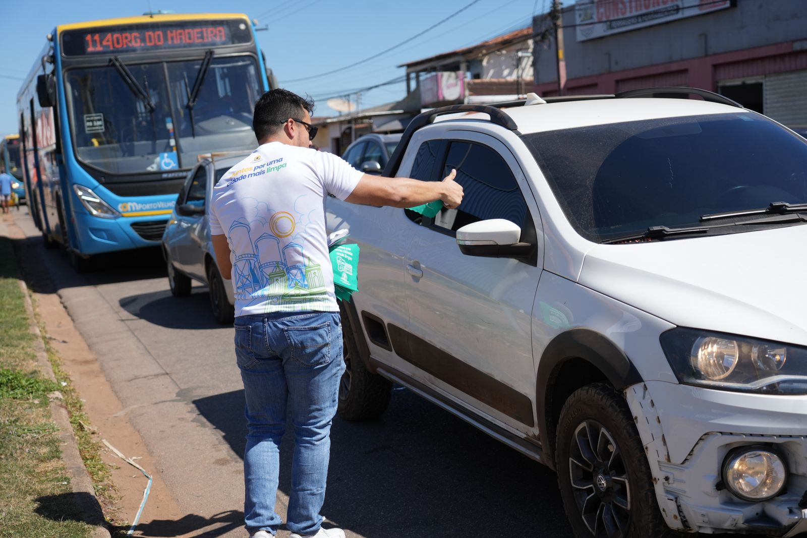 Ação aconteceu no último sábado (5), equipes distribuíram materiais informativos