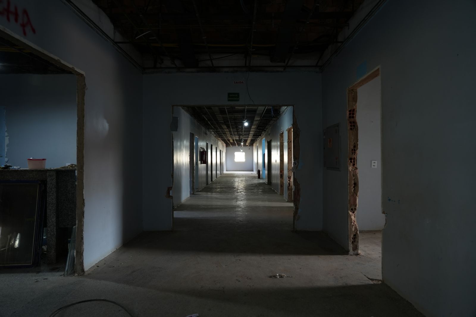 Equipe segue realizando a demolição de algumas áreas do local