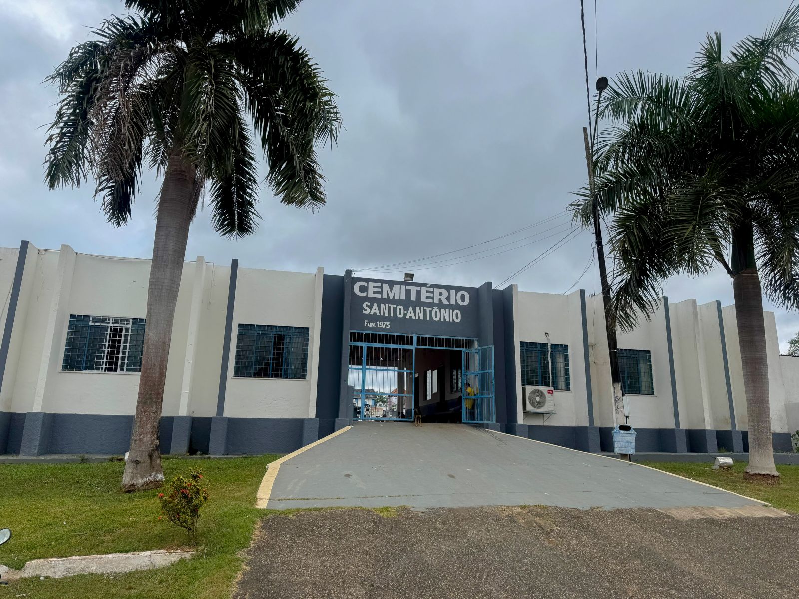 Cemitério Santo Antônio recebe a terceira operação integrada de limpeza