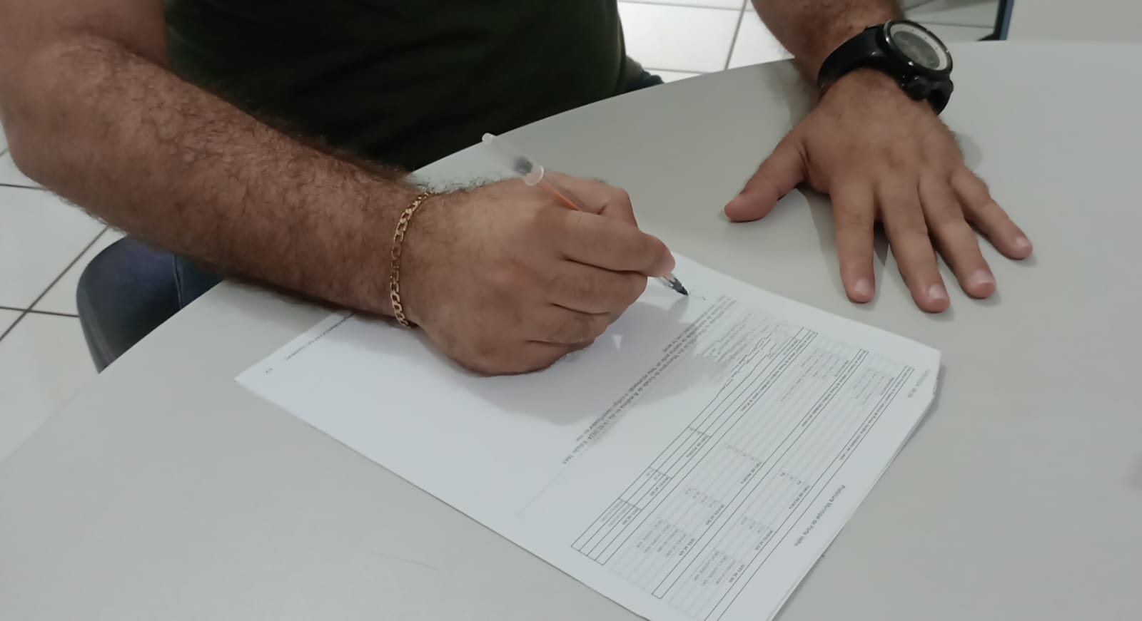 Poderão participar do edital todos os interessados maiores de 18 anos que cumpram as exigências especificadas