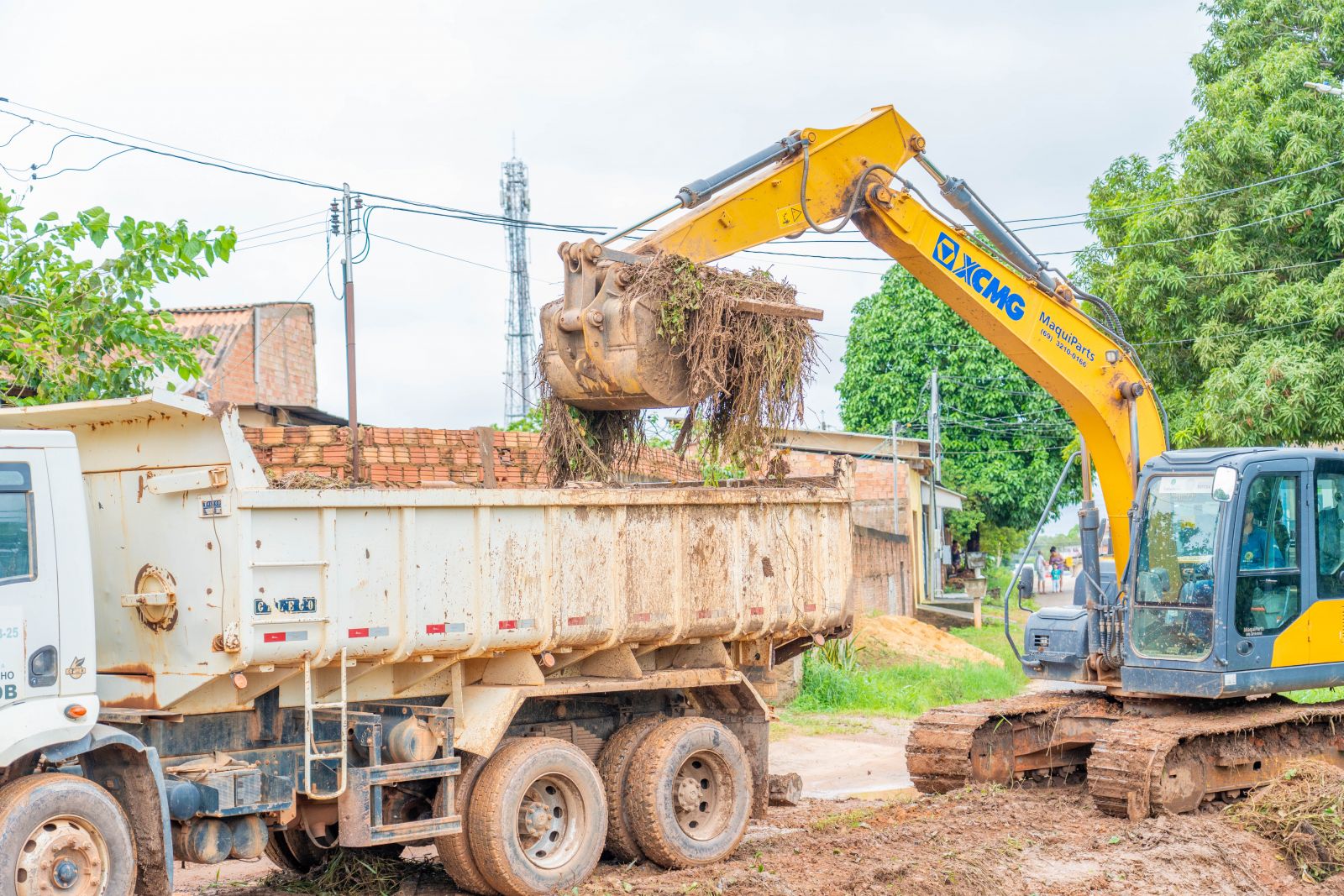 Trabalho de limpeza e manutenção continua, diariamente, por toda a cidade