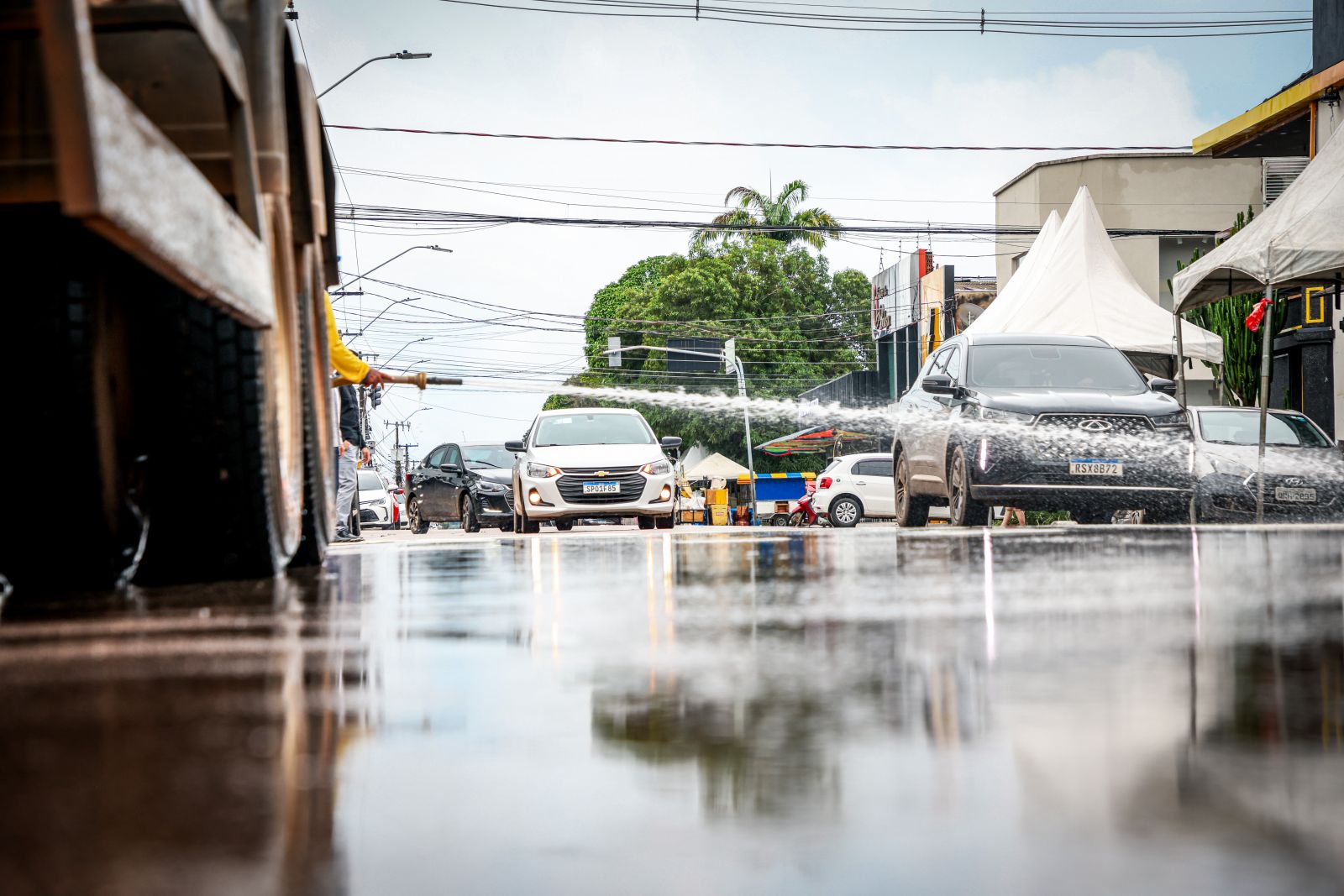 Serviço de lavagem pesada e varredura mecanizada será executado após o encerramento dos blocos