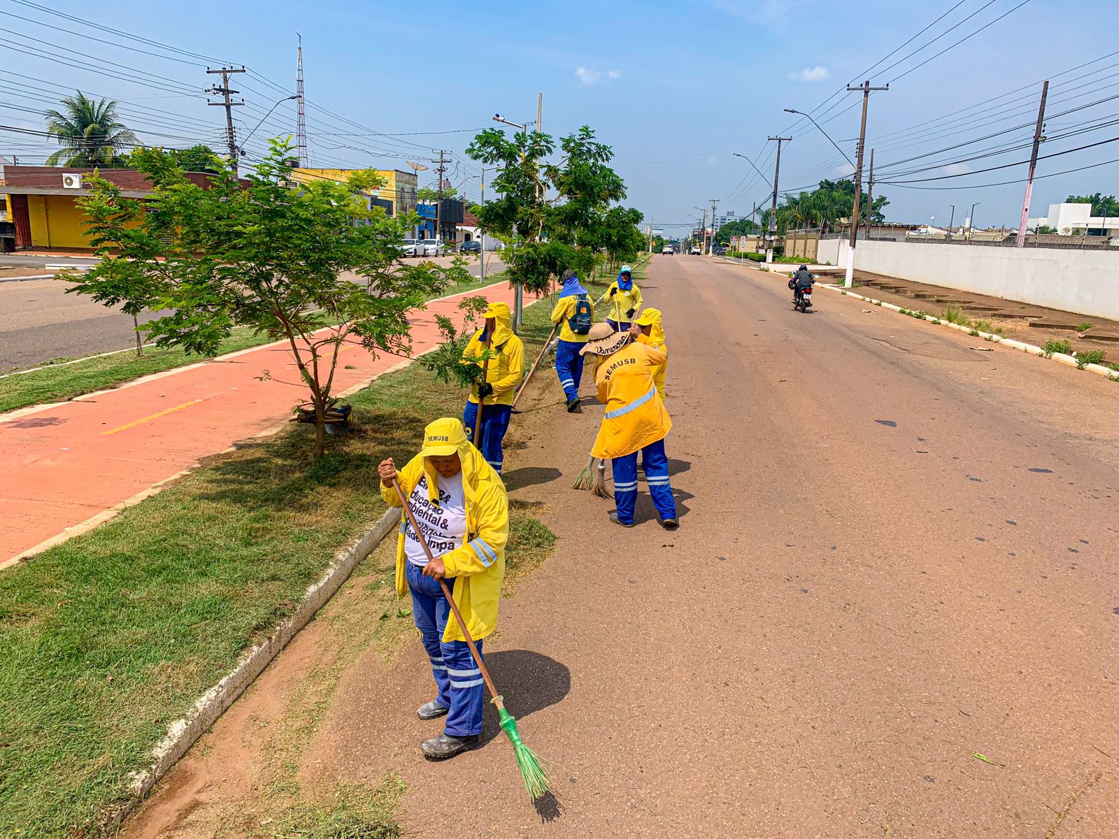 Operação continua com o mutirão de limpeza em praças, avenidas e ruas da capital