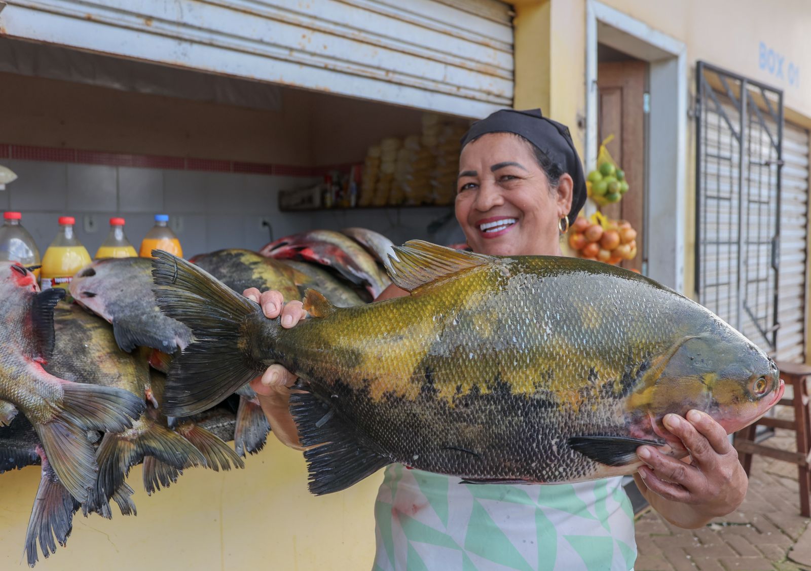 Olívia Francisca há dois anos comercializa pescado no Mercado do Peixe