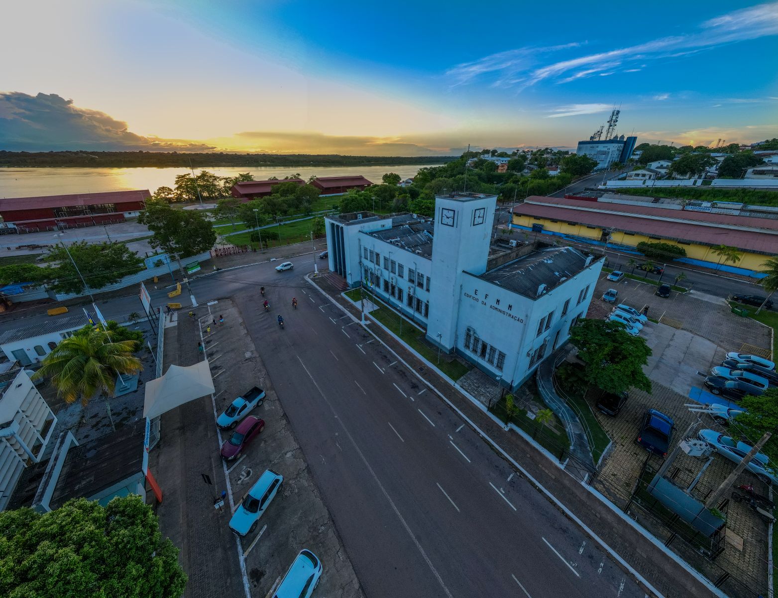 Expediente será retomado na quarta-feira (29)