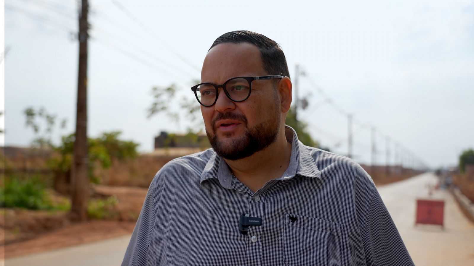 Thiago Cantanhede solicita que as pessoas joguem o lixo na lixeira e não façam o descarte incorreto