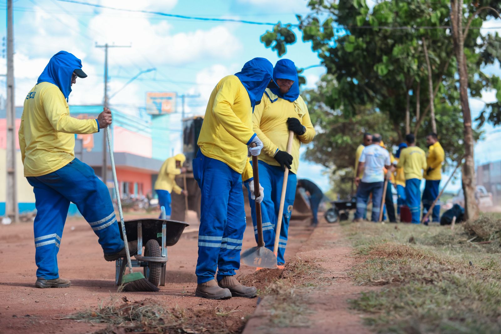 A Operação Cidade Limpa também foi lançada com ações em todo o distrito