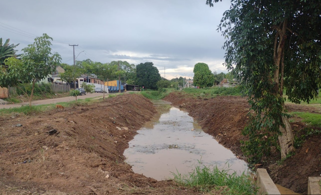 Prefeitura segue trabalhando na limpeza e desobstrução dos canais que cortam a capital de Rondônia