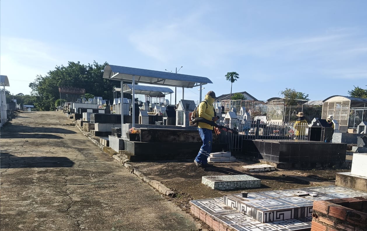 Semusb intensificou o trabalho de limpeza nos cemitérios públicos da capital