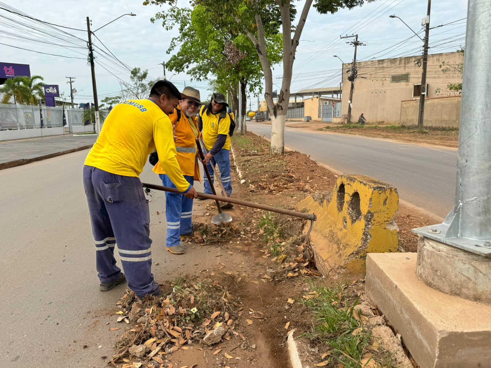 Seinfra executa a limpeza de canais, bocas de lobo e ruas em vários cantos da cidade
