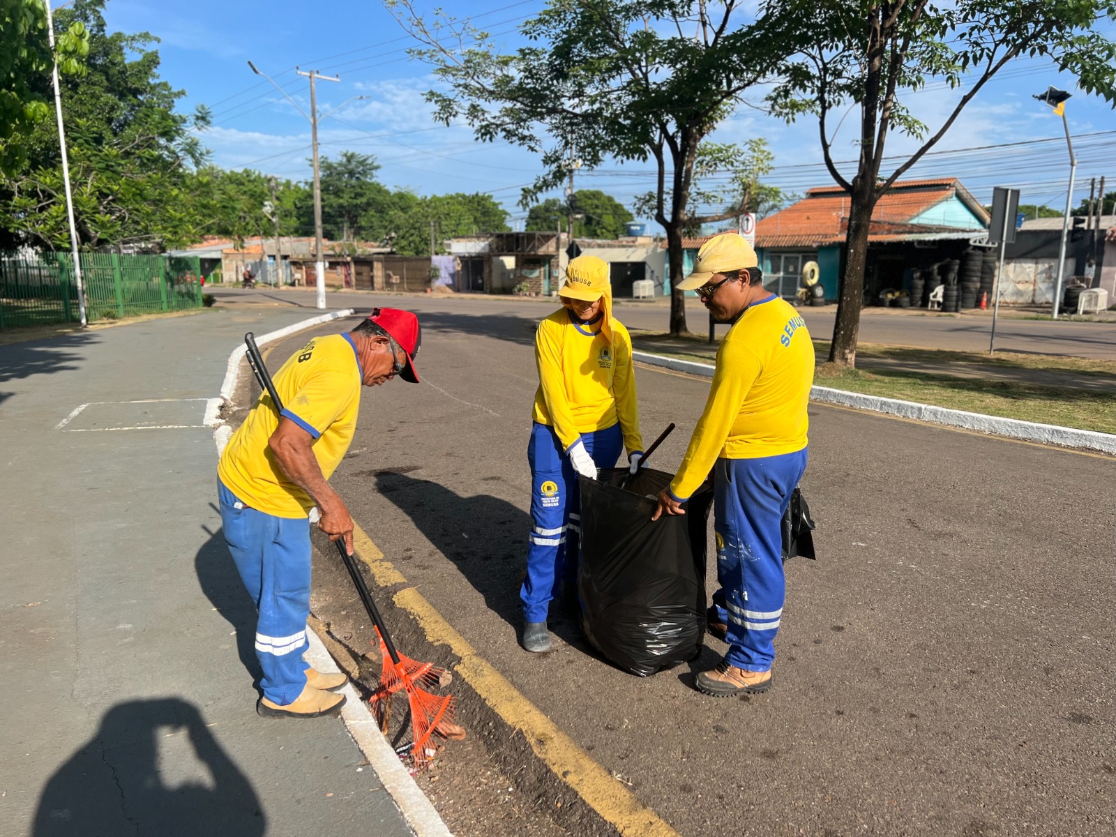Ação envolveu varrição, coleta e manutenção