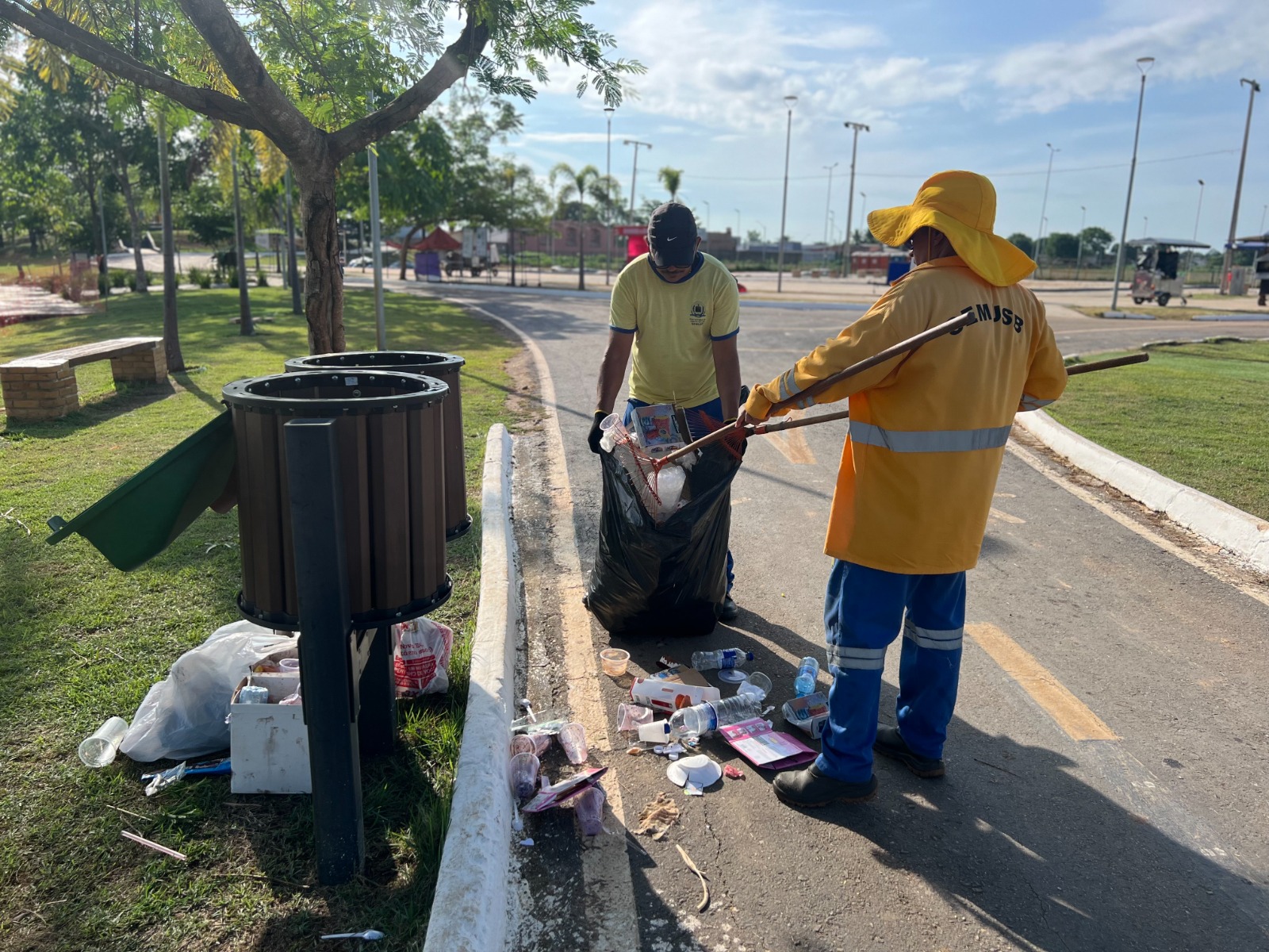 Equipes da Seinfra garantiram a limpeza do parque