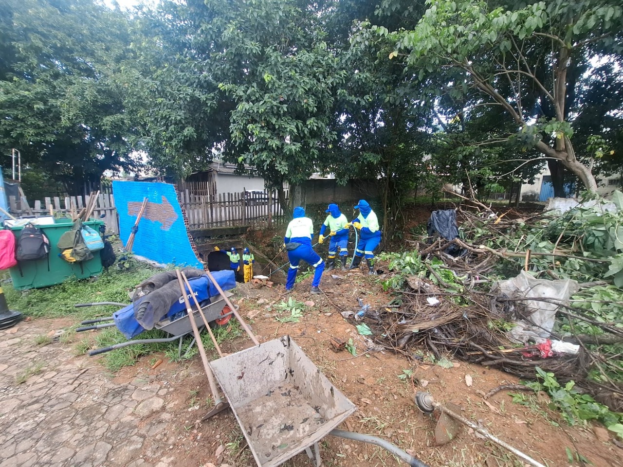 Serviço contou com desobstrução de bocas de lobo e manilhas