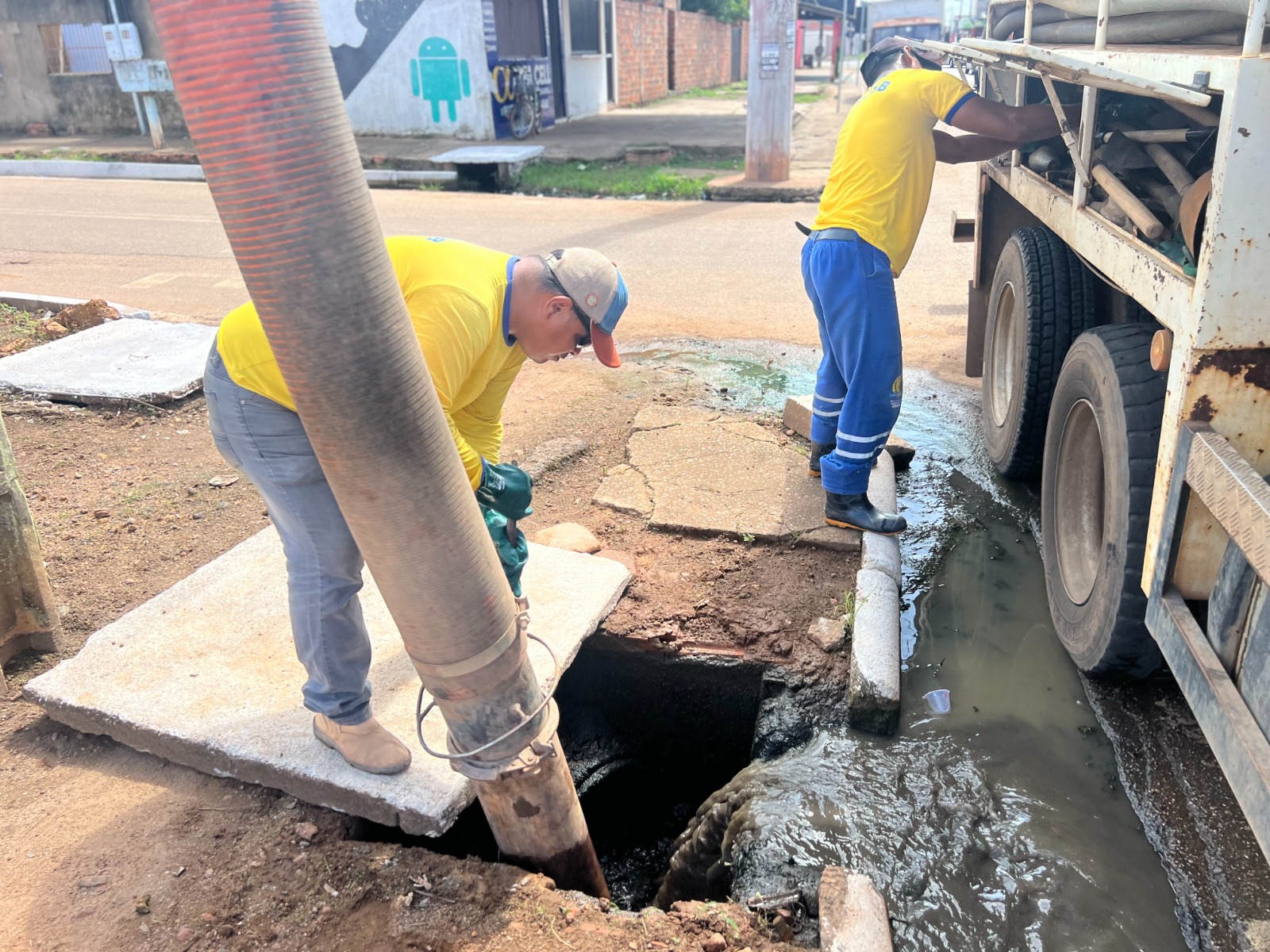 Com o uso do “tatuzão”, foi possível realizar limpeza, melhorando a drenagem na região